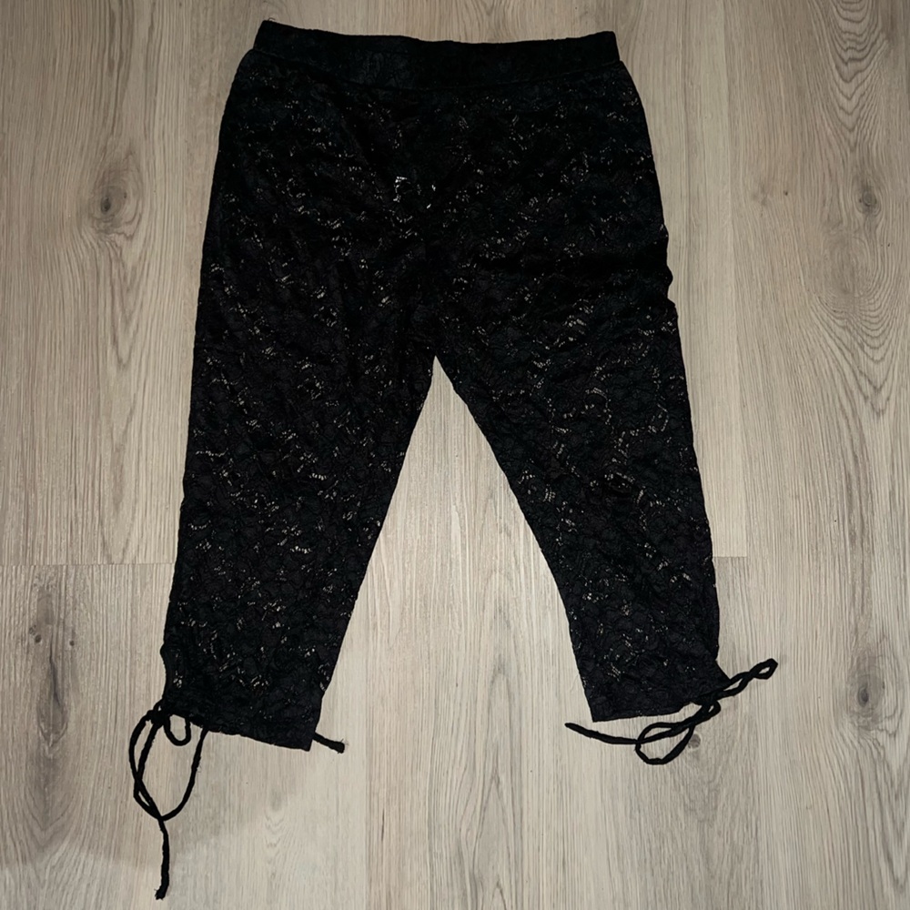 BY.DYLN Black Lace Capri Leggings Size L Sheer Floral Pull-On NWT